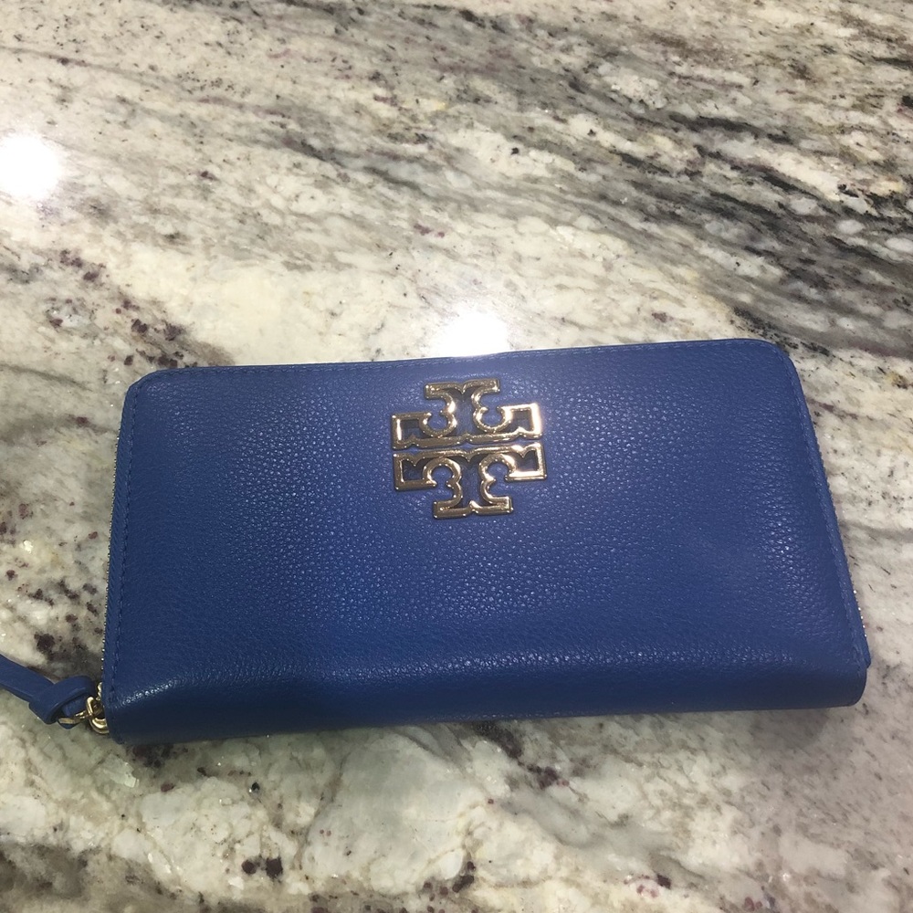 Tory Burch Britten Zip Around Continental Wallet